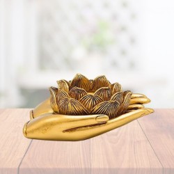 bougeoir lotus mains dore un symbole lumineux 1